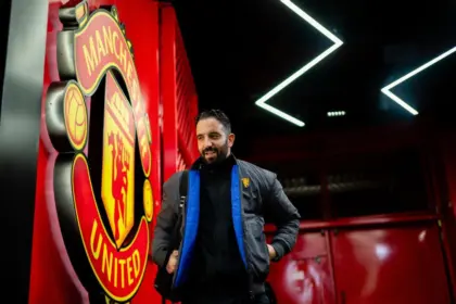 **Manchester United: Amorim Fuera por Tácticas, Jugadores y Frustración en Fichajes**