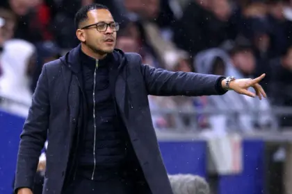 Rosenior, nuevo DT del Chelsea: Acuerdo verbal y adiós al Estrasburgo