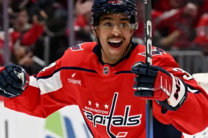 Sourdif Emula a Ovechkin: Hat-Trick de Novato en Victoria de Capitals