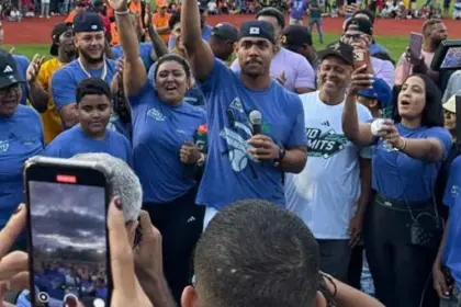 Julio Rodríguez Invierte $1.3M en Complejo Deportivo en Loma de Cabrera