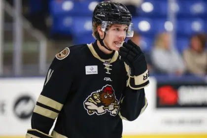 Lawrence, prospecto #1 del draft NHL 2026, deja USHL y ficha por BU 13 Lawrence, prospecto #1 del draft NHL 2026, deja USHL y ficha por BU