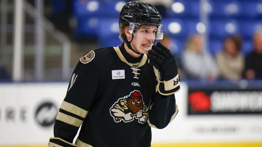 Lawrence, prospecto #1 del draft NHL 2026, deja USHL y ficha por BU