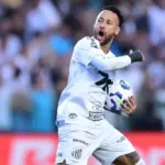 Neymar extiende contrato con Santos hasta 2026: "Aquí está mi hogar"