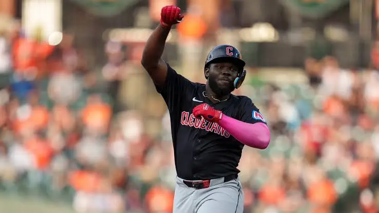 Orioles Fichan a Jhonkensy Noel: Refuerzo Dominicano Llega desde Cleveland