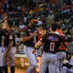 Toros del Este: ¡Ofensiva Explosiva! 17 Carreras y Paliza a Águilas Cibaeñas