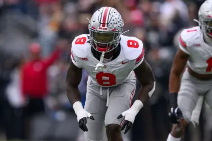 Arvell Reese de Ohio State al Draft NFL: Proyección Top 5 y Estrella en Ascenso