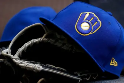 Levine, ex-GM de los Twins, asesorará a los Cerveceros de Milwaukee