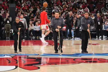 Heat vs Bulls Suspendido: Condensación Inhabilita la Cancha en Chicago