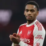 Slot critica a Martinelli tras lesión de Bradley: ¿Mal gesto del Arsenal?