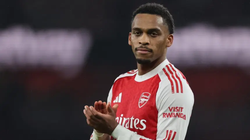 Slot critica a Martinelli tras lesión de Bradley: ¿Mal gesto del Arsenal?