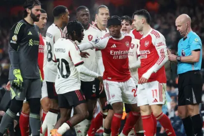 Martinelli se Disculpa por Empujón a Bradley: "Profundamente Arrepentido"