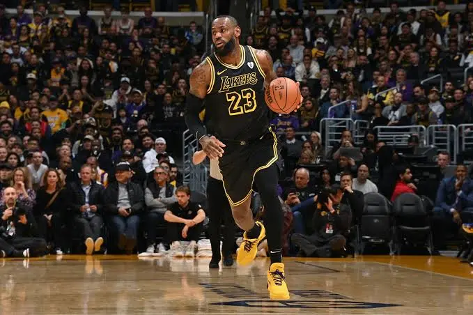 LeBron al borde: Riesgo de perder elegibilidad a premios NBA por ausencias