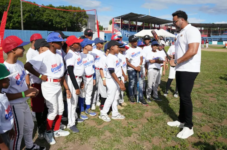 Clínica Regional de Béisbol en Baní: 230 Niños de 10 Provincias Aprenden