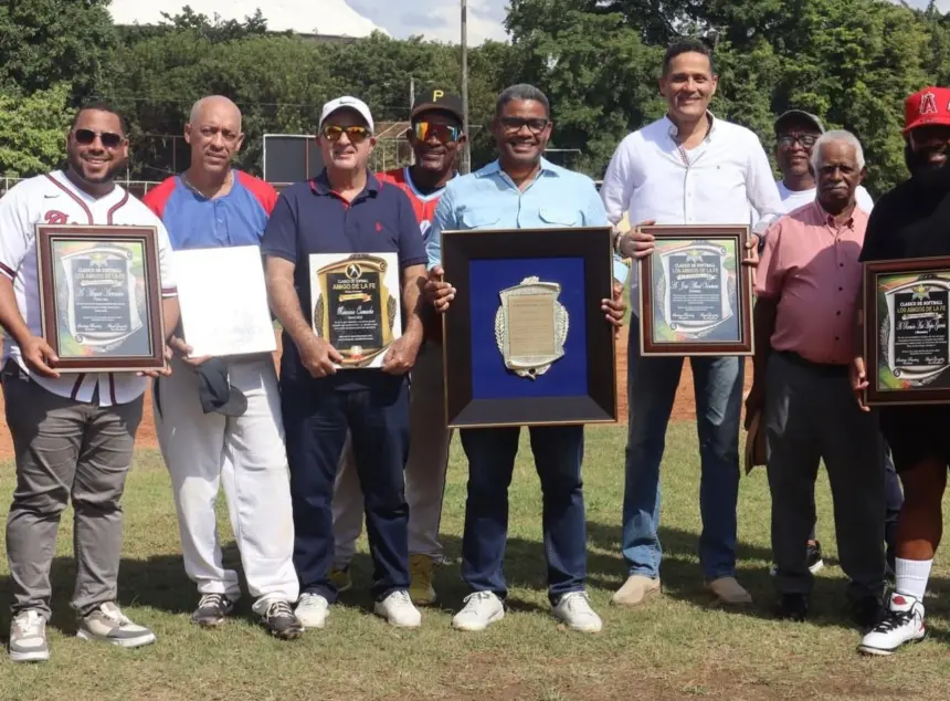 Polanco Honrado en Clásico de Softbol Amigos de La Fe por Aportes Comunitarios