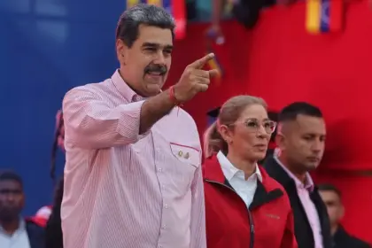 Deporte Venezolano bajo Maduro: Crisis Económica vs. Éxitos de Yulimar Rojas