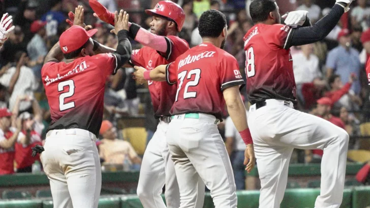 Leones del Escogido cerca de la final: González y De la Cruz lideran triunfo