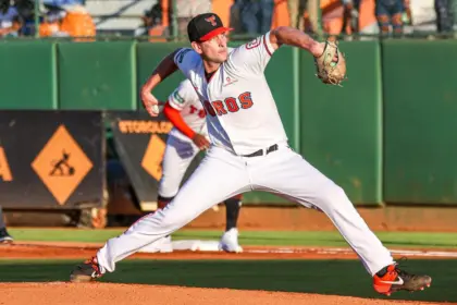 Toros del Este: Anuncian receptor Onix Vega y rotación crucial en Round Robin