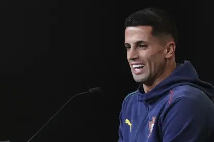 Cancelo supera revisión médica y será presentado por el Barça este martes
