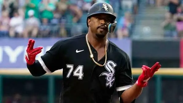 Eloy Jiménez Firma con Azulejos: Contrato de Ligas Menores y Reto en MLB