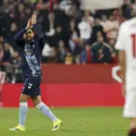 Borja Iglesias responde con ironía a insultos homófobos en Sevilla