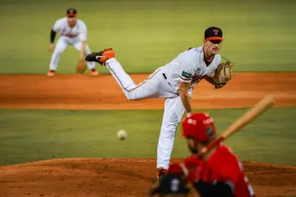 Toros del Este dominan a Leones: Courtney brilla, bullpen clave y victoria