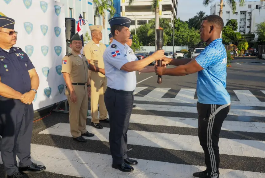 Antorcha Olímpica Llega a la Policía Nacional: Juegos Militares y Policiales