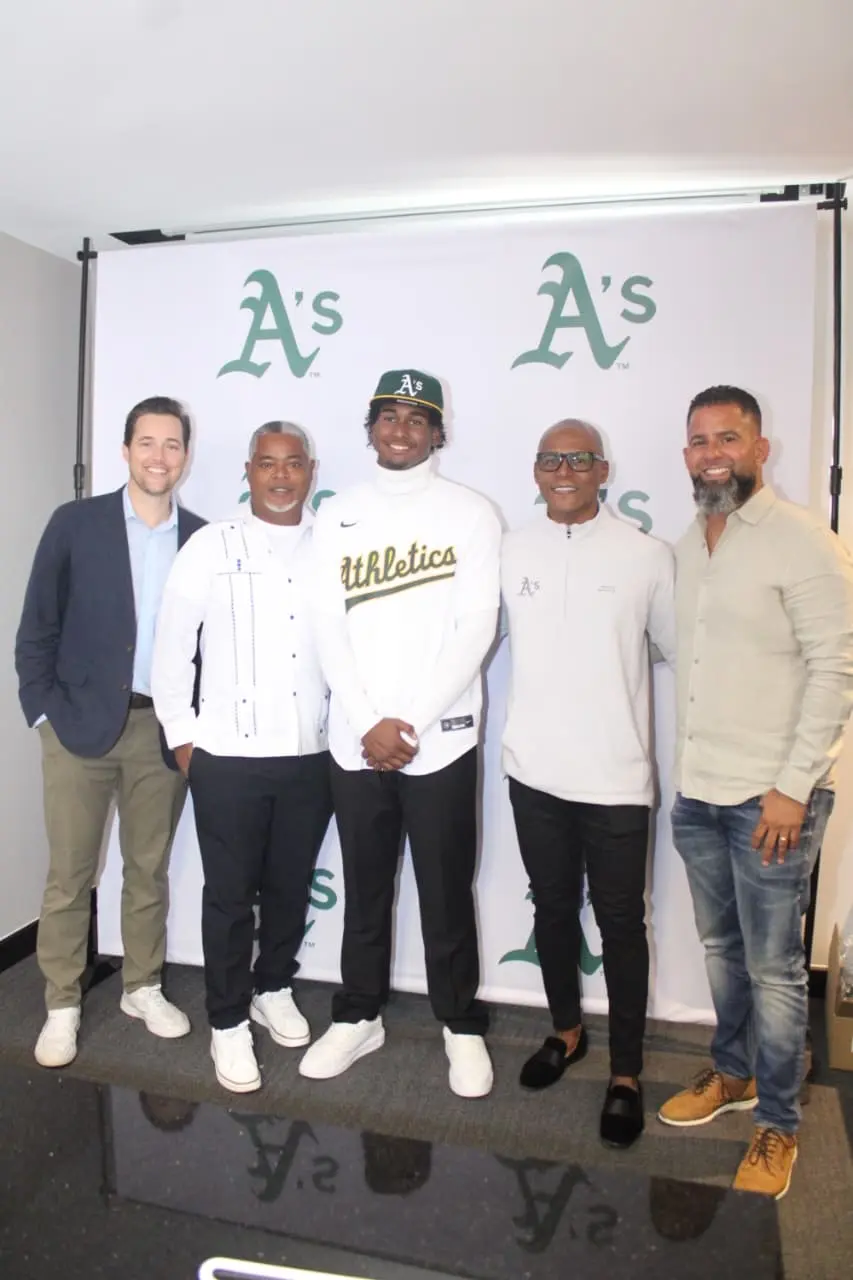 Atléticos firman a Johenssy Colomé: Bono récord de $4 millones para dominicano