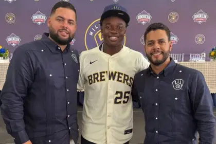 Ricki Moneys firma con Cerveceros: US$1.7M para el prospecto dominicano