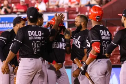 Toros frenan a Leones y alarga Round Robin LIDOM: Muñoz clave