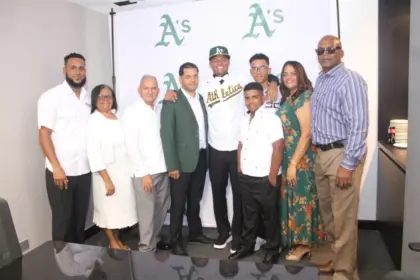 Ricky Durán de Pantoja a MLB: Firma su Primer Contrato Profesional