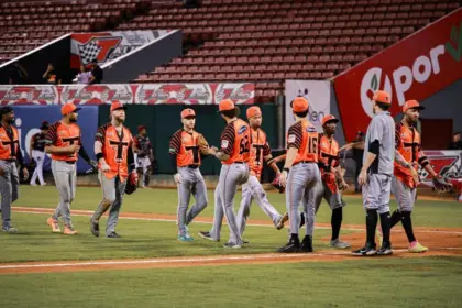 Toros del Este dominan a Gigantes y se acercan a la Serie Final