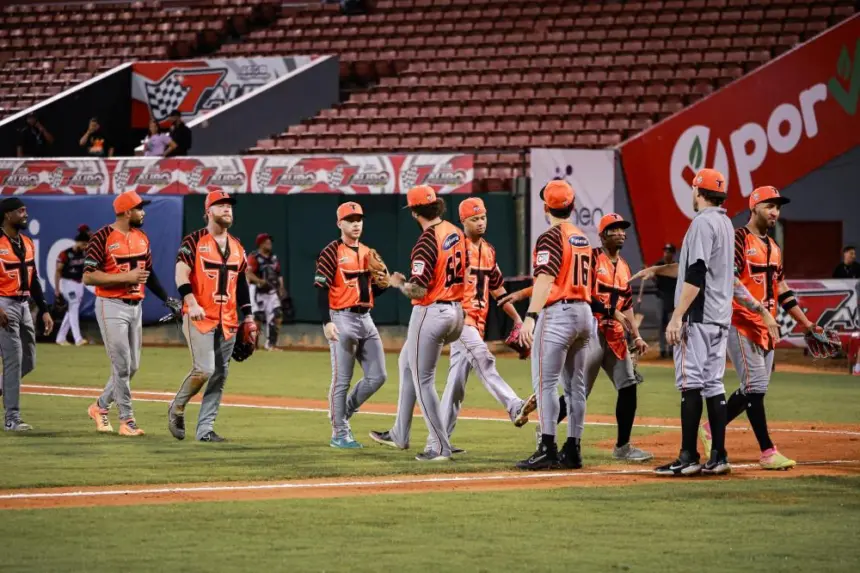Toros del Este dominan a Gigantes y se acercan a la Serie Final