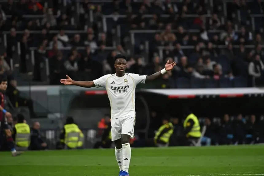 Mbappé y Asencio Salvan al Madrid: Bernabéu Explota con Pitos Tras Derrota