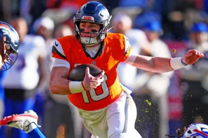 Broncos: Bo Nix sufre fractura de tobillo, se pierde playoffs. Stidham al mando.