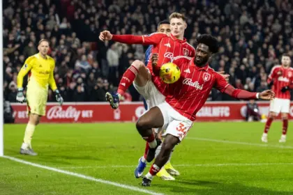 Arsenal empató ante Forest: Arteta reclama penal no pitado