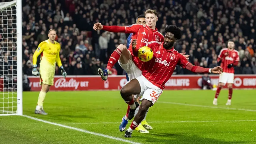 Arsenal empató ante Forest: Arteta reclama penal no pitado