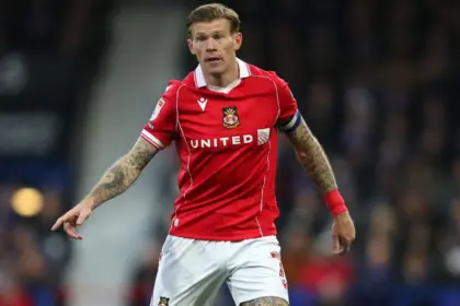 McClean deja el Wrexham y ficha por el Derry City: Fin a una etapa 16 McClean deja el Wrexham y ficha por el Derry City: Fin a una etapa