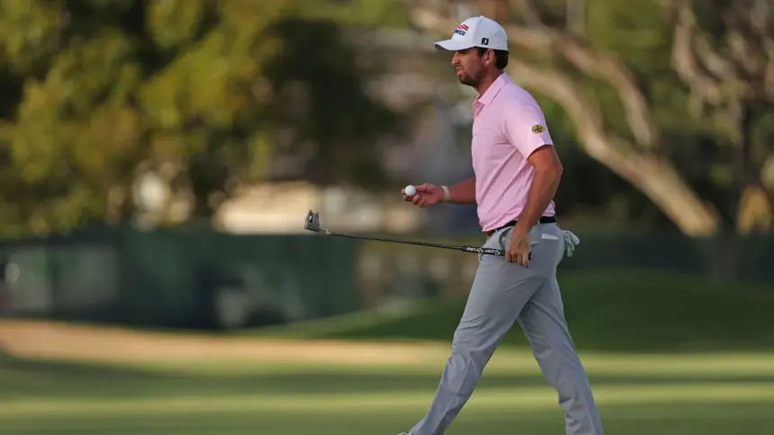 Riley lidera el Sony Open: Ventaja de dos golpes tras ronda ventosa