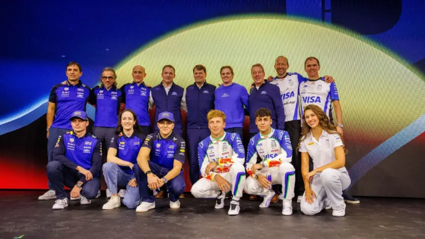 Verstappen se Adapta: Red Bull Revela Coche 2026 con Ford y Nuevos Retos