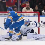 Blues frenan racha de Lightning: Kyrou decide en shoot-out, 3-2.