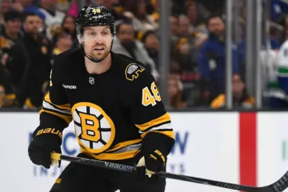 Ducks refuerzan su ataque: Adquieren a Jeffrey Viel de los Bruins