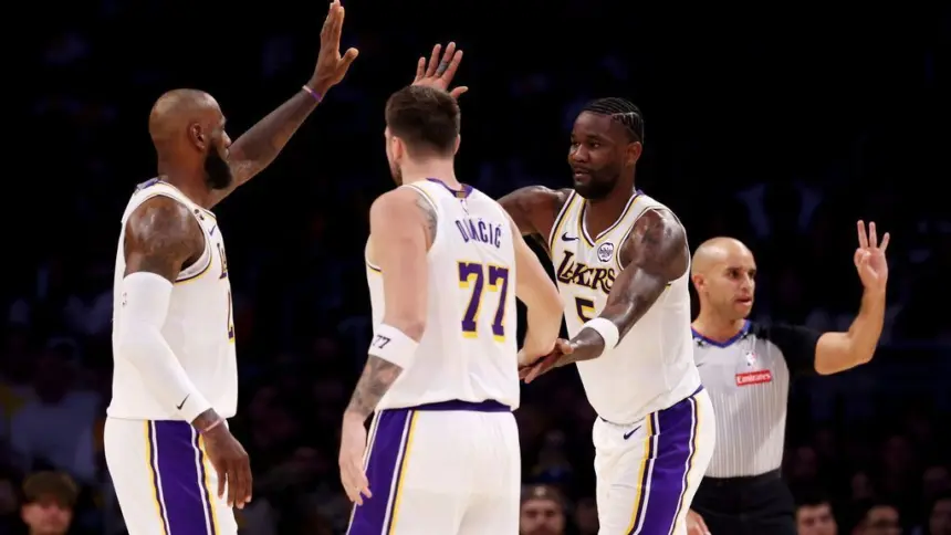 Ayton Imparable: Lakers Resurgen con Actuación Perfecta ante Raptors