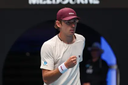 De Minaur arrasa en el Open de Australia: "Quiero más" y va por el título