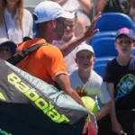 Auger-Aliassime se Retira en el Abierto de Australia ante Borges por Calambres