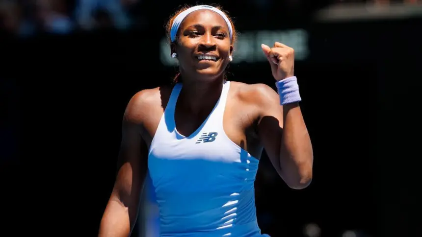Coco Gauff avanza en el Abierto de Australia pese a problemas con el servicio