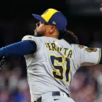 Mets refuerzan rotación: Adquieren a Freddy Peralta de Cerveceros