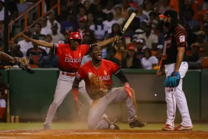Escogido domina a Toros: Navarro y Lake impulsan victoria 2-0 en la final