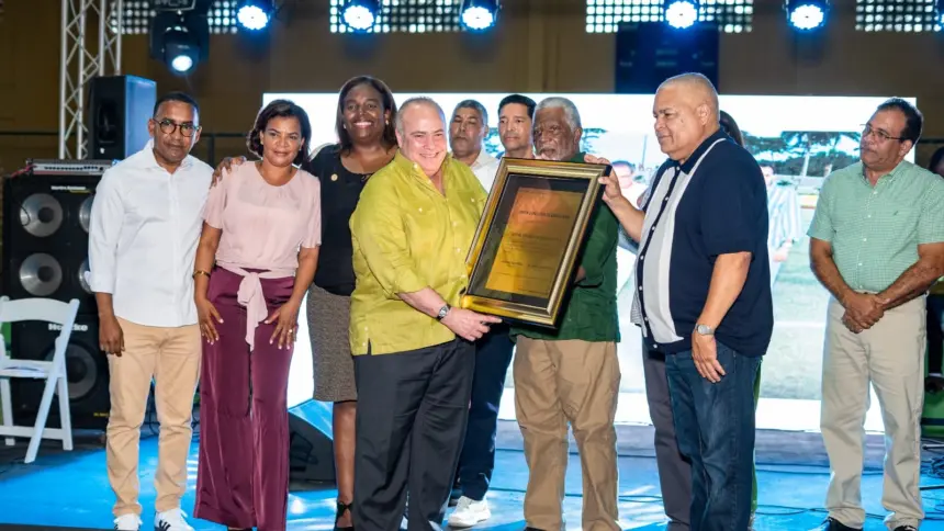 Bayaguana honra a Mariotti: Legado en deporte y desarrollo de Monte Plata