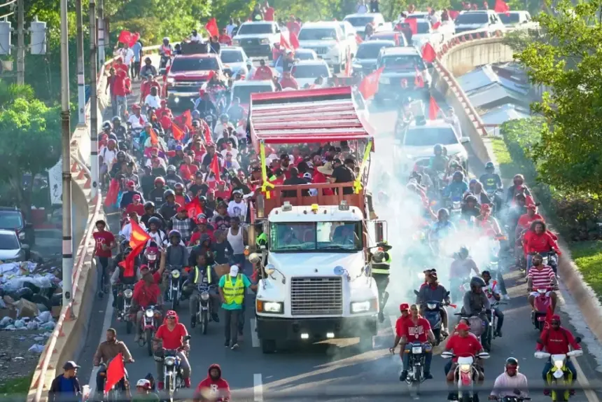 Leones del Escogido celebran corona 18 con caravana de campeones en Santo Domingo