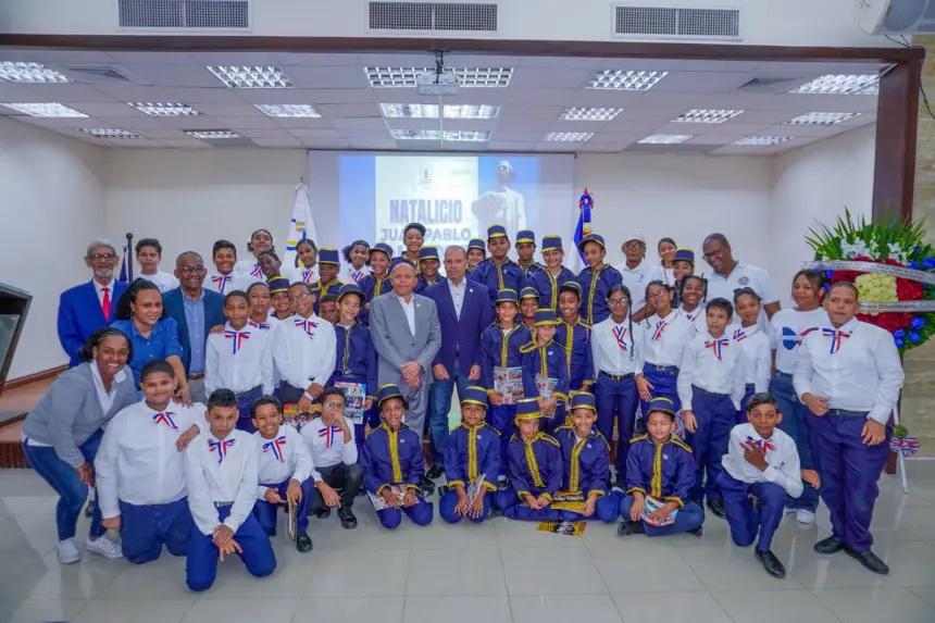 COD honra a Duarte y celebra aniversario con estudiantes